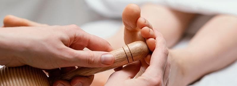 Foto 1 PEDICURA CON MADEROTERAPIA CALIENTE