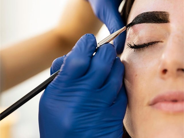 Tinte de cejas y piel